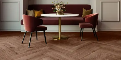 Maximus Highland Oak Herringbone — Chocolate (aranżacja)